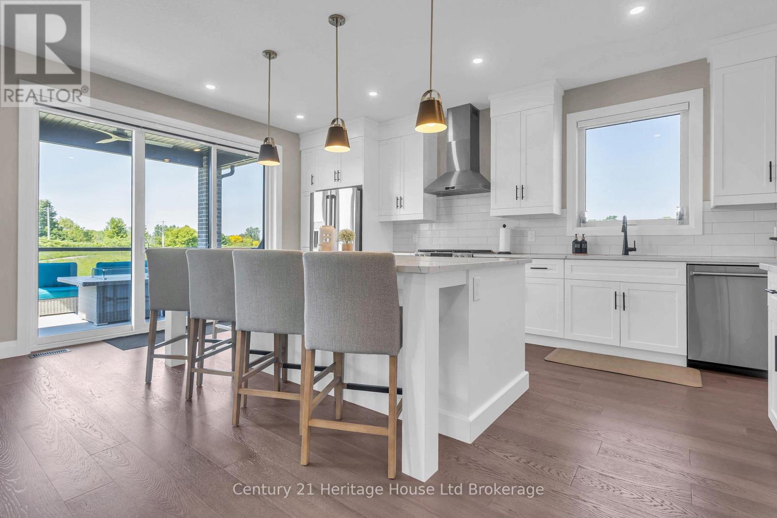 18 THOMPSON COURT - 6