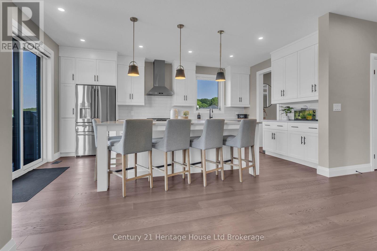 18 THOMPSON COURT - 7