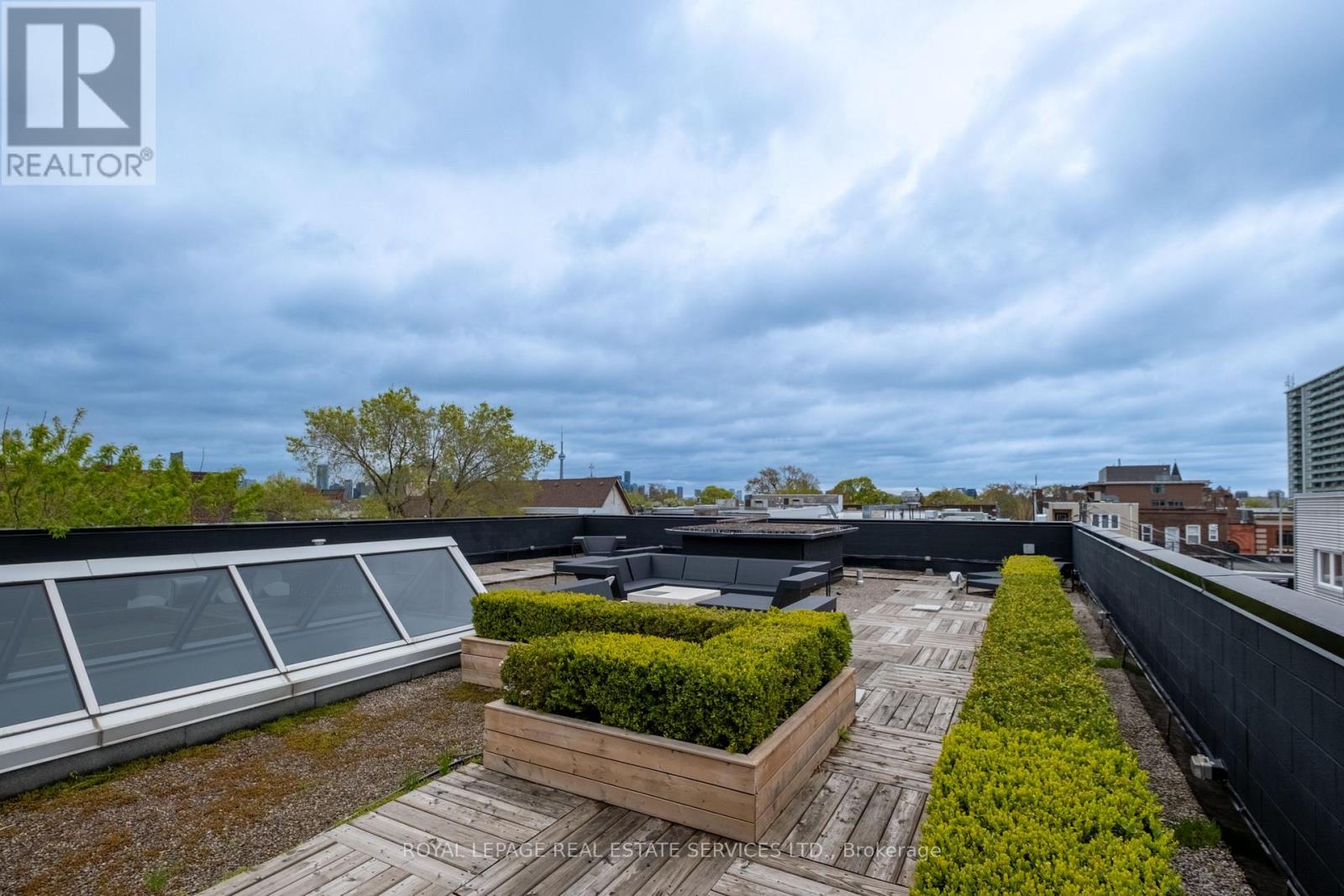 1 ROOF GARDEN LANE - 34