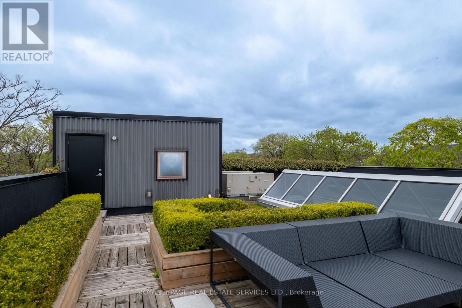 1 ROOF GARDEN LANE - 35