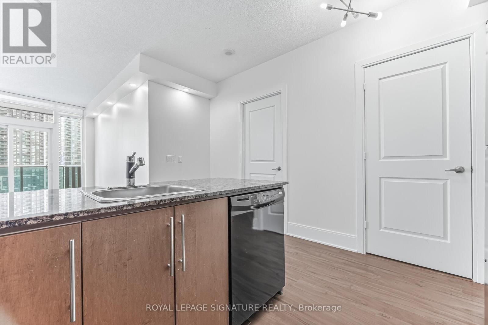 #1402 330 BURNHAMTHORPE ROAD W - 17