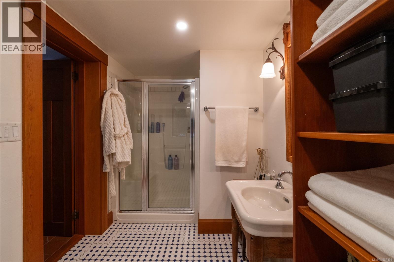 71 Linden Ave - 51