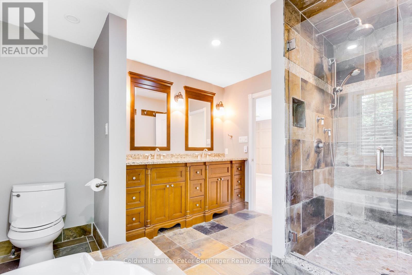 152 TREEGROVE CIRCLE - Image 22