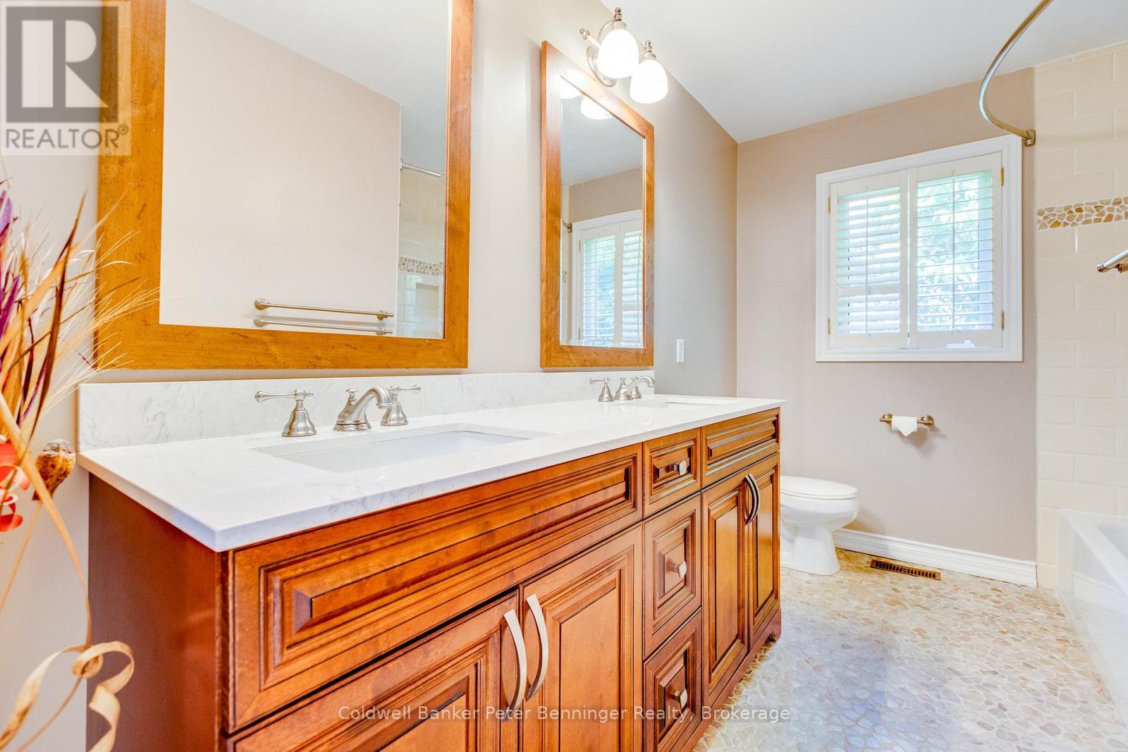 152 TREEGROVE CIRCLE - 27
