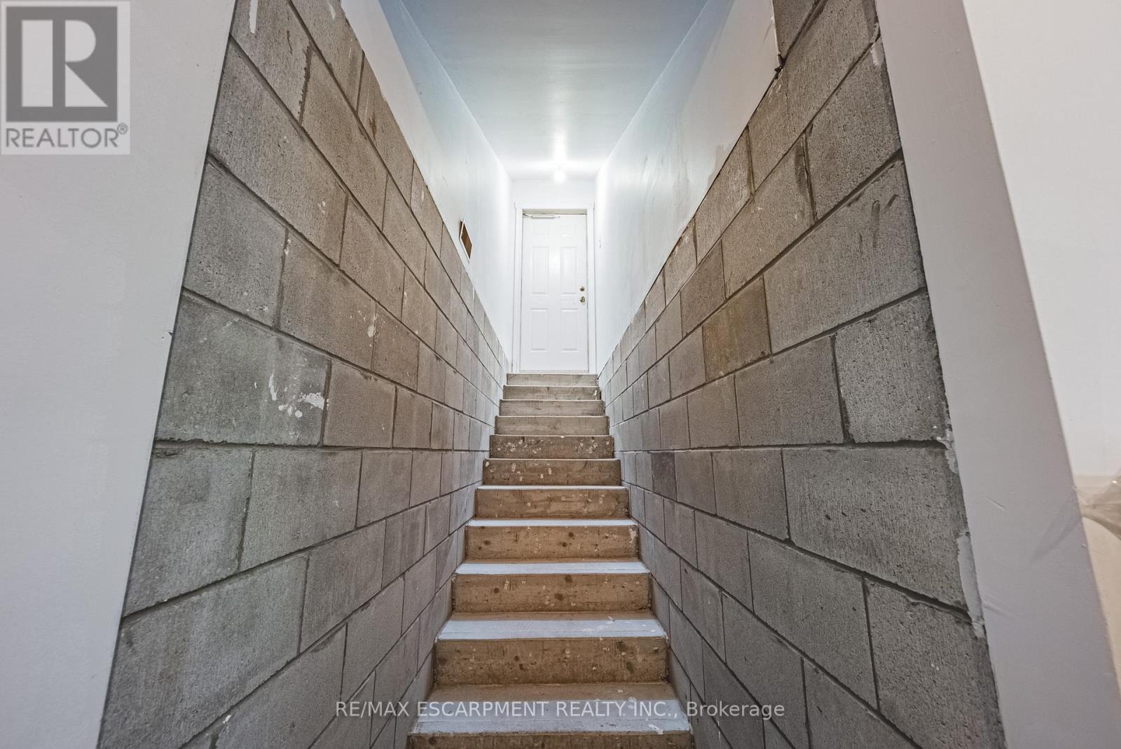 399 GOLF LINKS ROAD - 42