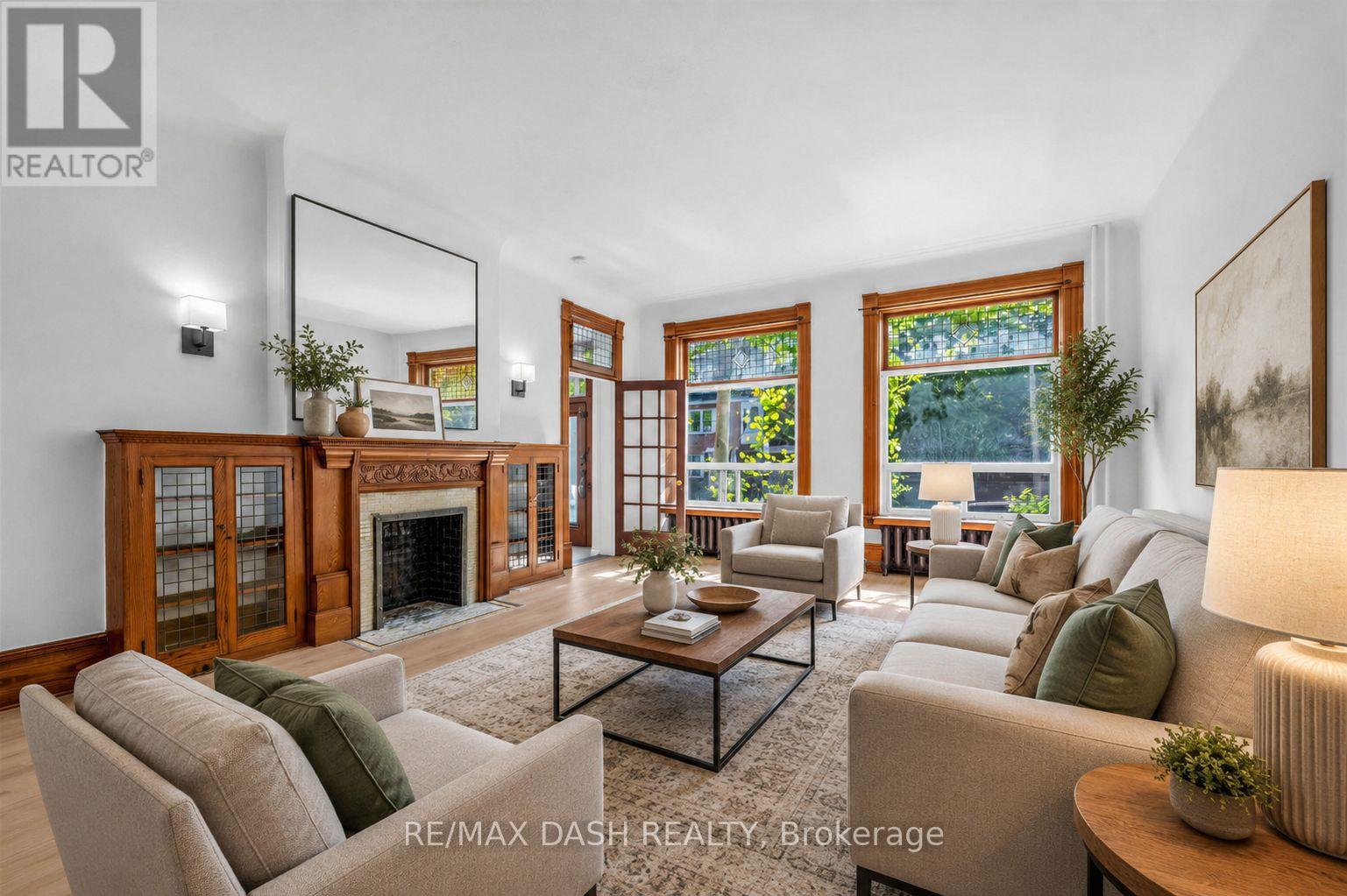 Listing photo of 665 HURON STREET