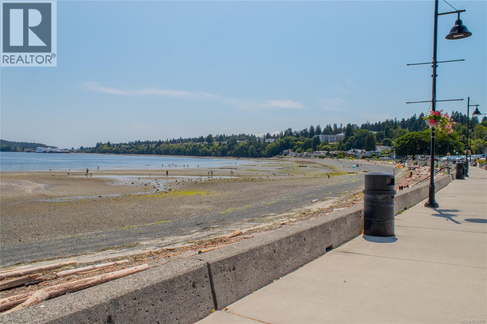#310 2815 Departure Bay Rd - 24