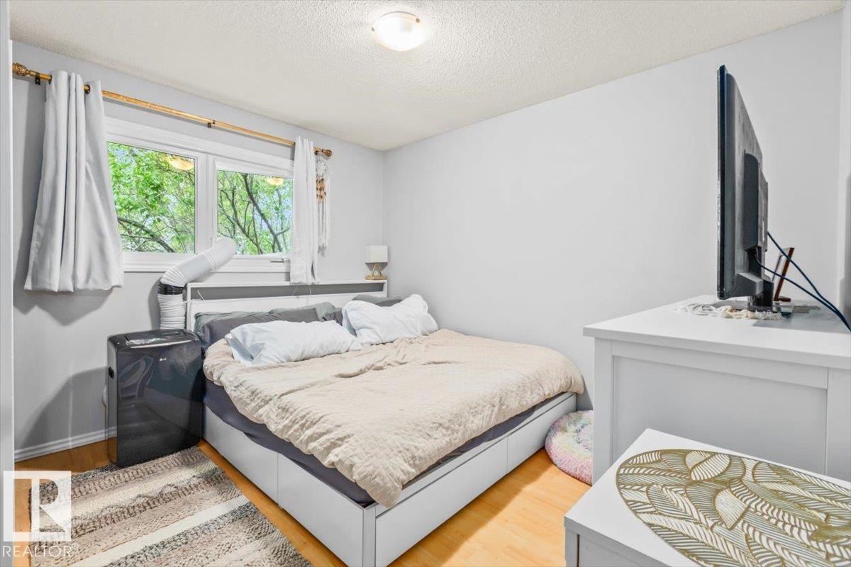 9324 70 AV NW - 11