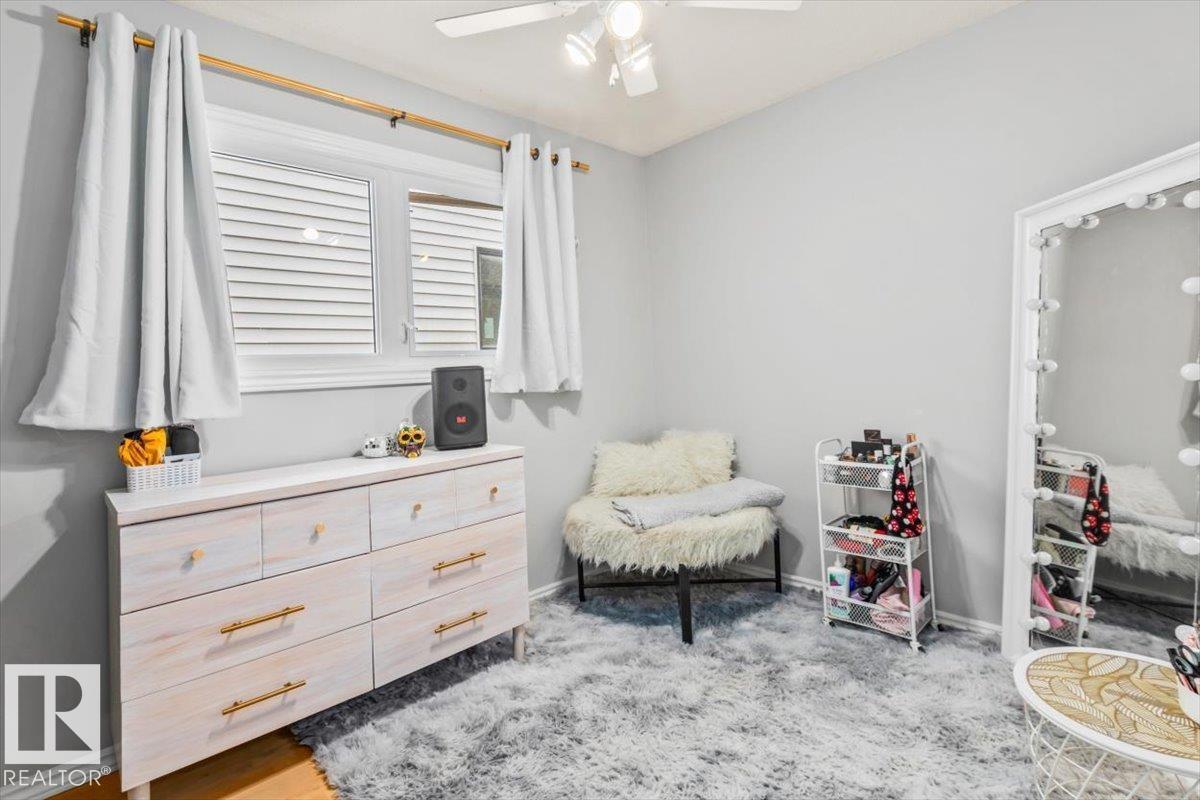 9324 70 AV NW - 12
