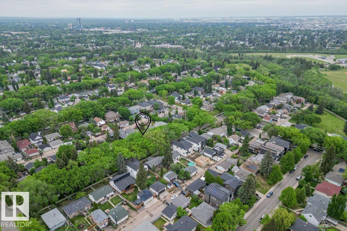 9324 70 AV NW - 21