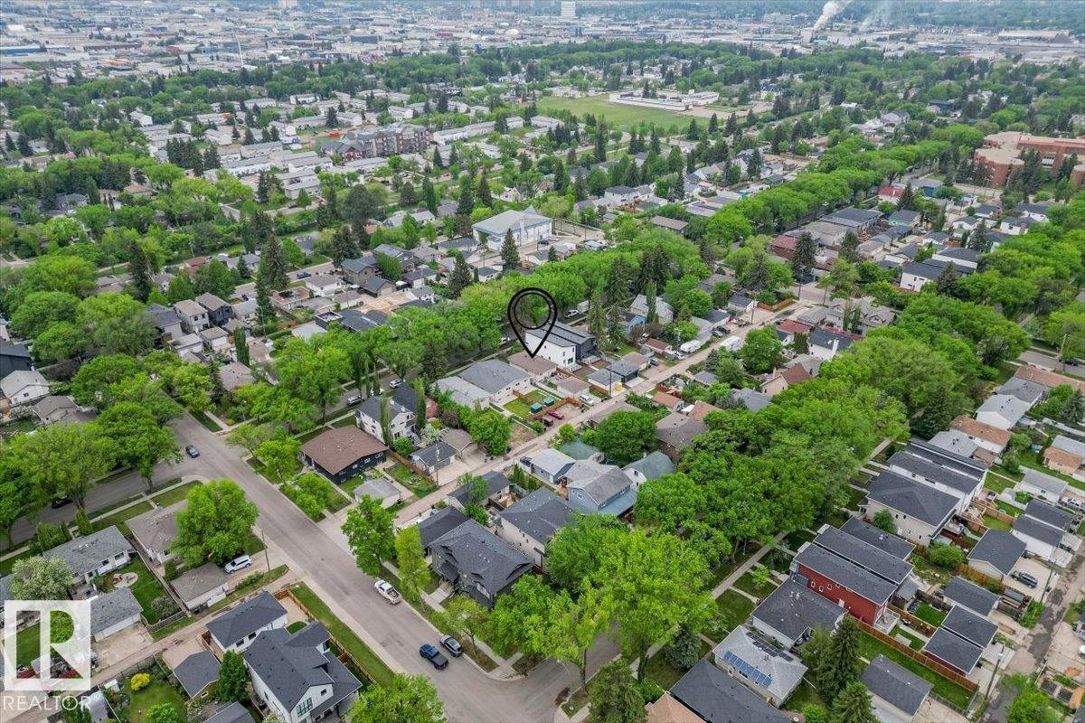 9324 70 AV NW - 23