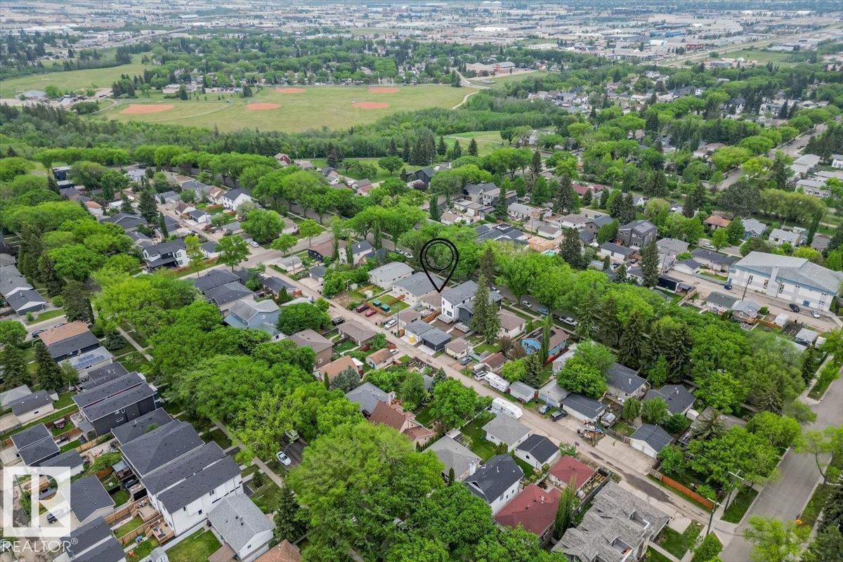 9324 70 AV NW - 24