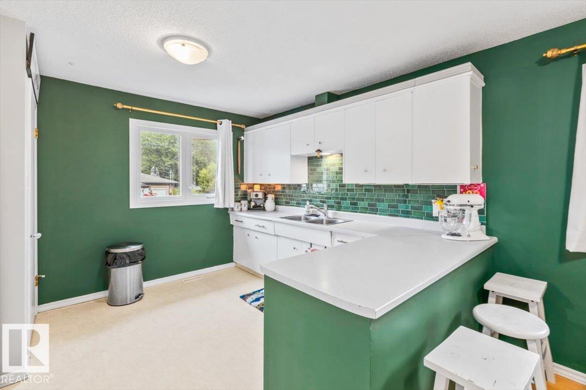 9324 70 AV NW - 7
