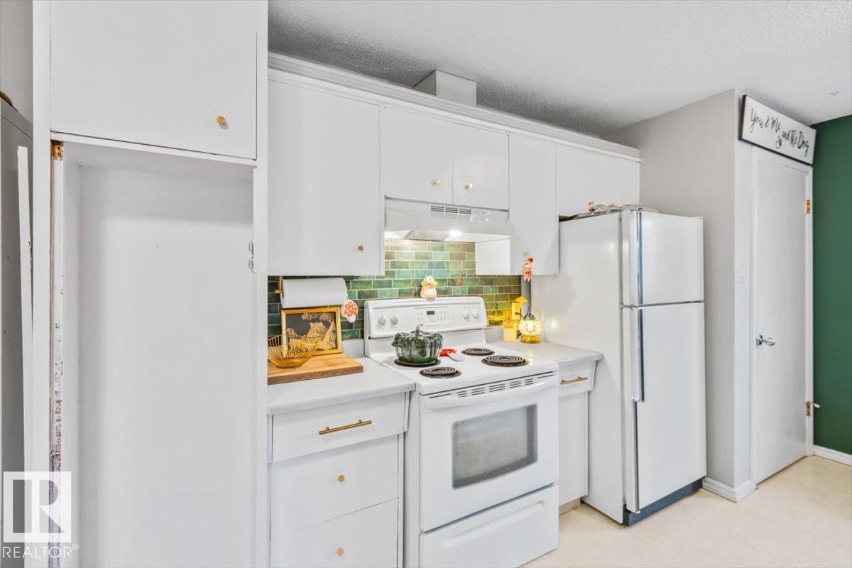 9324 70 AV NW - 8
