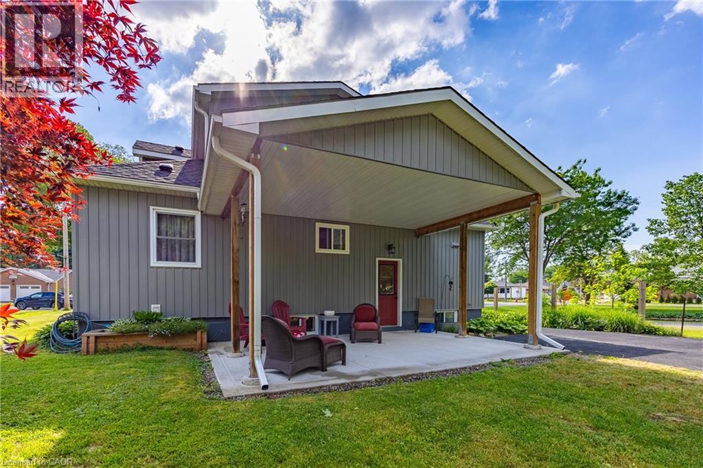 3-bedroom home for sale at 320 QUEEN Street, Delhi ON · photo 7 of 41