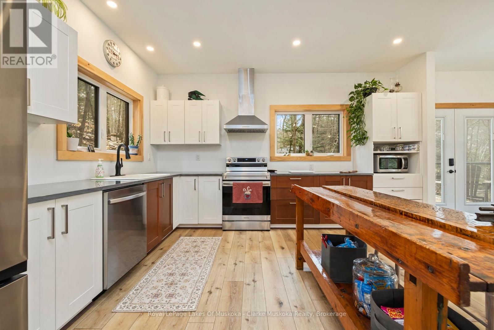 #5 1062 PENNWOOD ROAD - 11