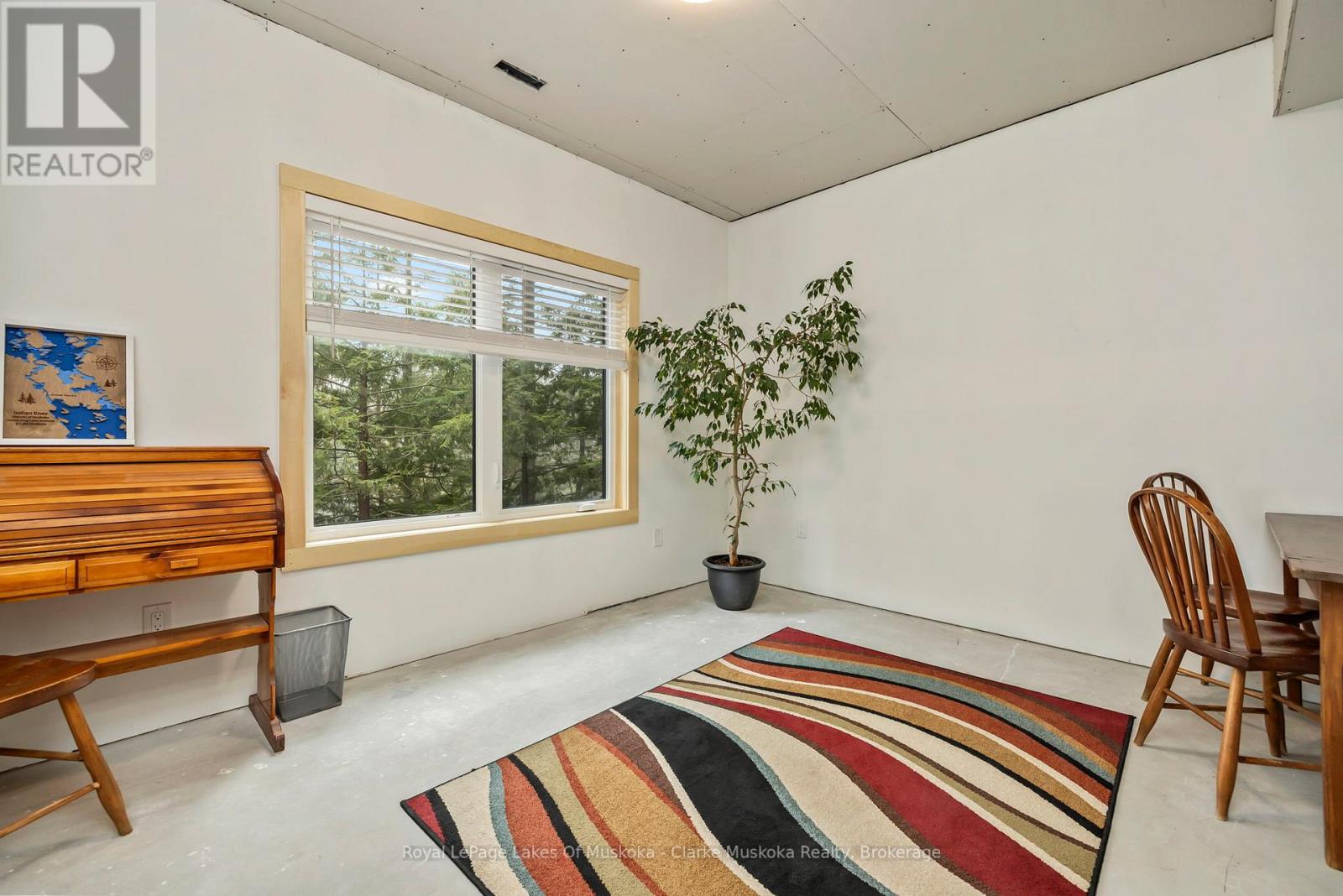 #5 1062 PENNWOOD ROAD - 21