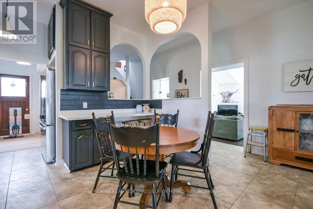 8 LAKESHORE ROAD E - 14