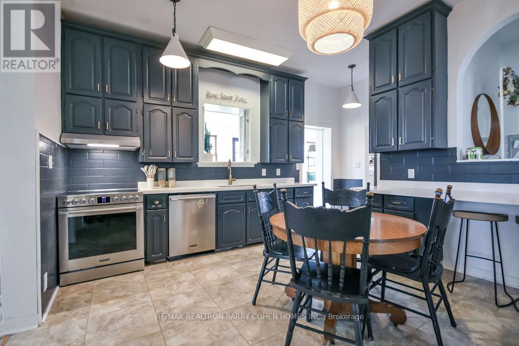 8 LAKESHORE ROAD E - 15