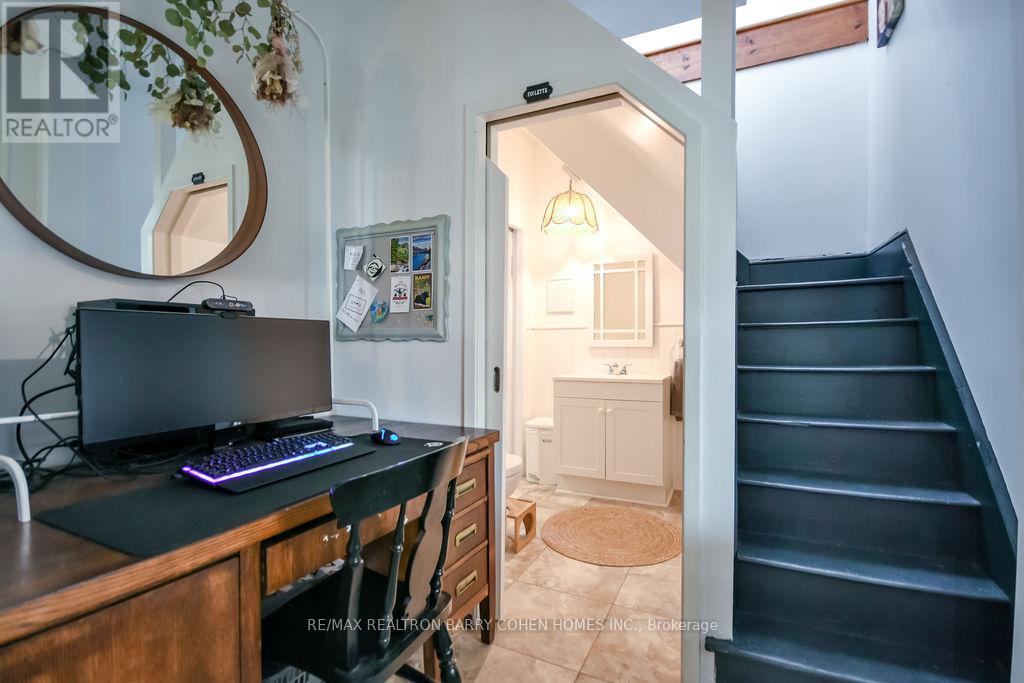8 LAKESHORE ROAD E - 23
