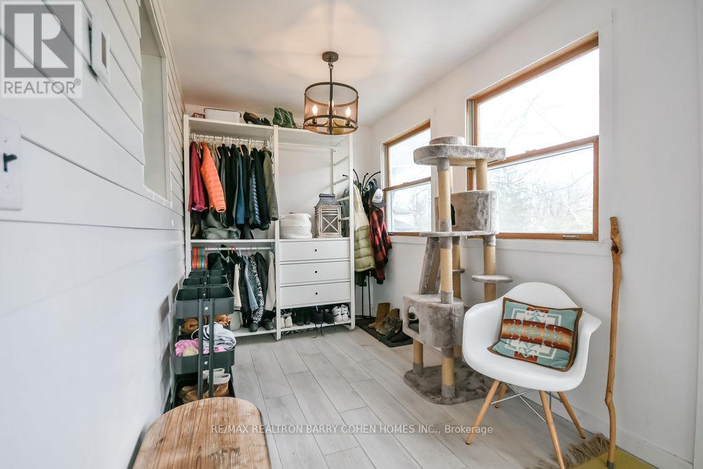 8 LAKESHORE ROAD E - 25