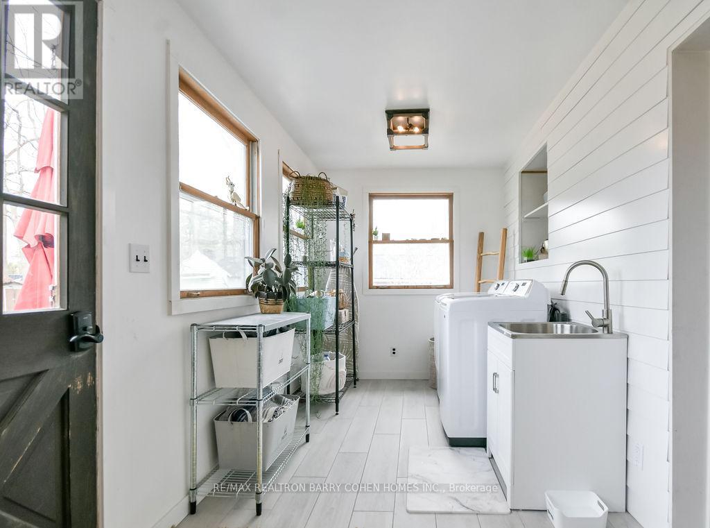 8 LAKESHORE ROAD E - 26