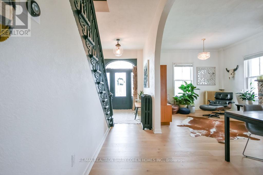 8 LAKESHORE ROAD E - 27