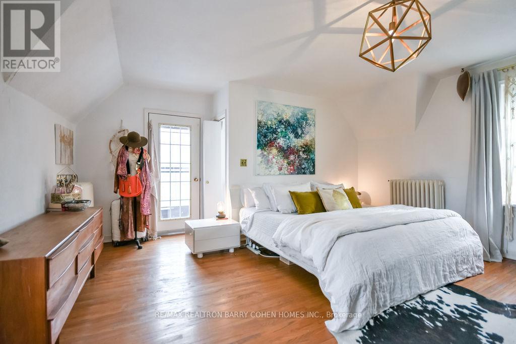 8 LAKESHORE ROAD E - 30