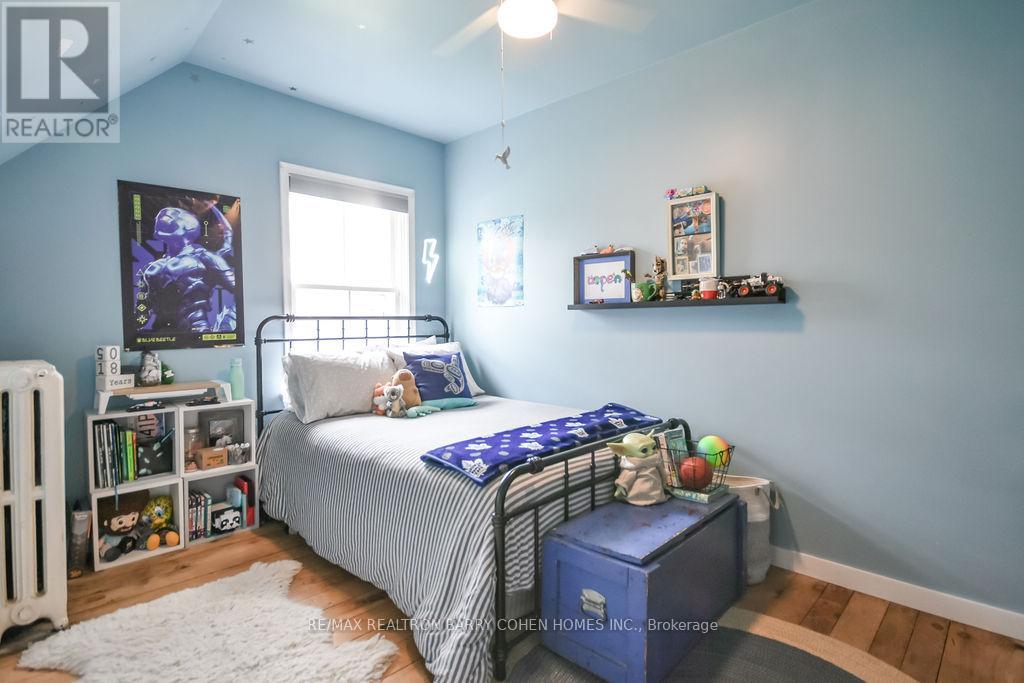 8 LAKESHORE ROAD E - 32