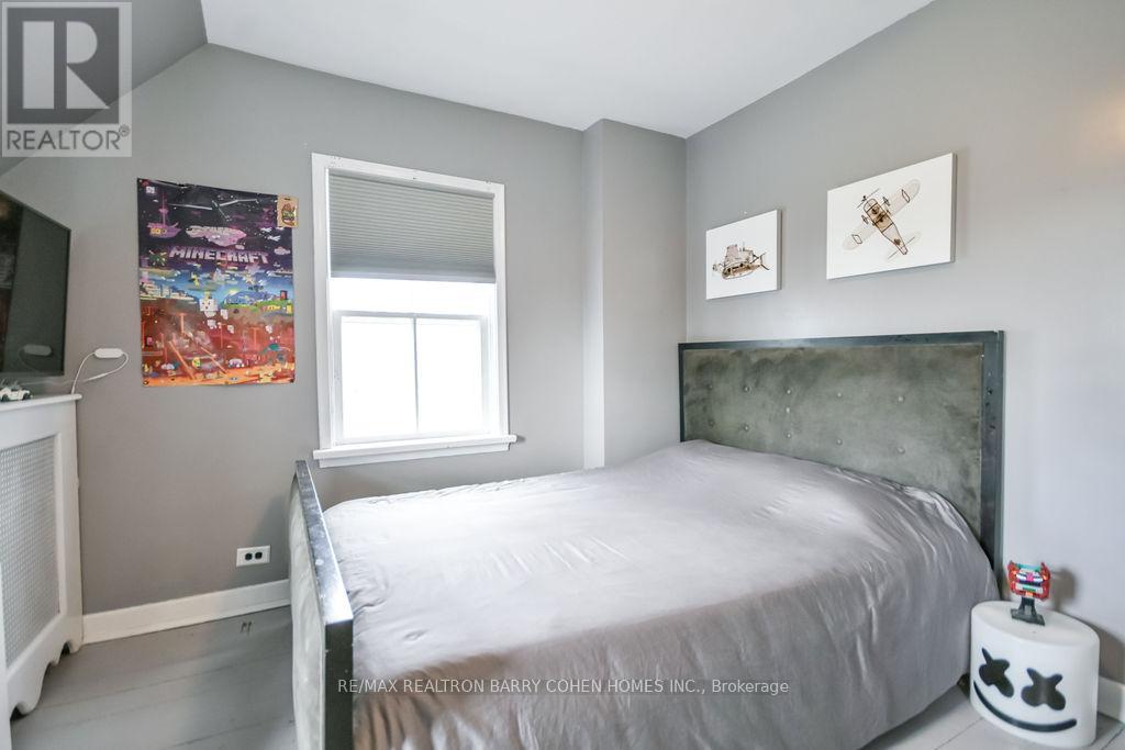 8 LAKESHORE ROAD E - 36