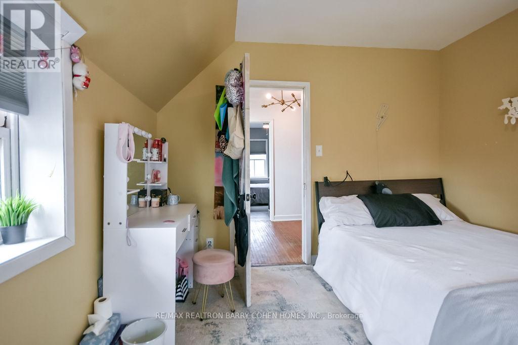 8 LAKESHORE ROAD E - 37