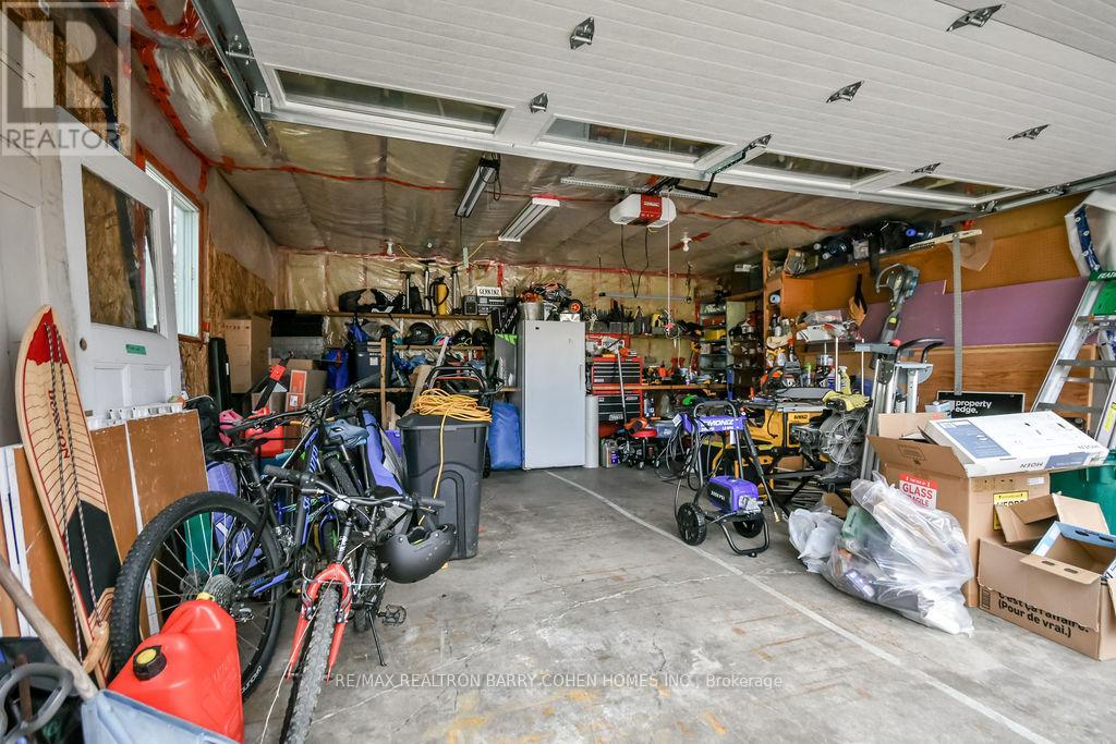 8 LAKESHORE ROAD E - 39