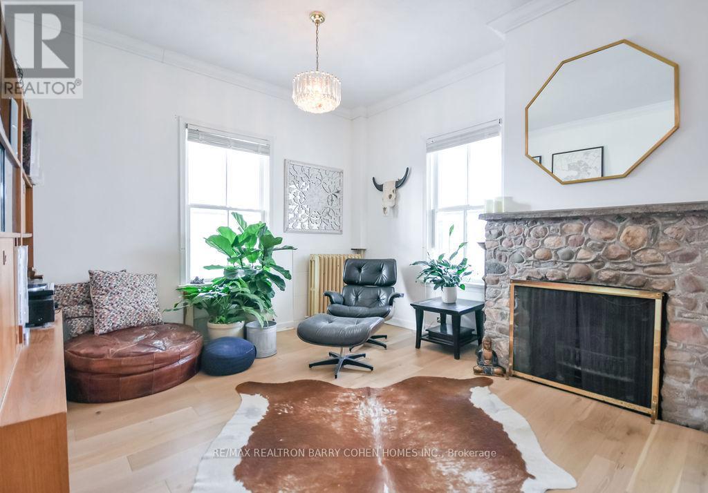 8 LAKESHORE ROAD E - 8