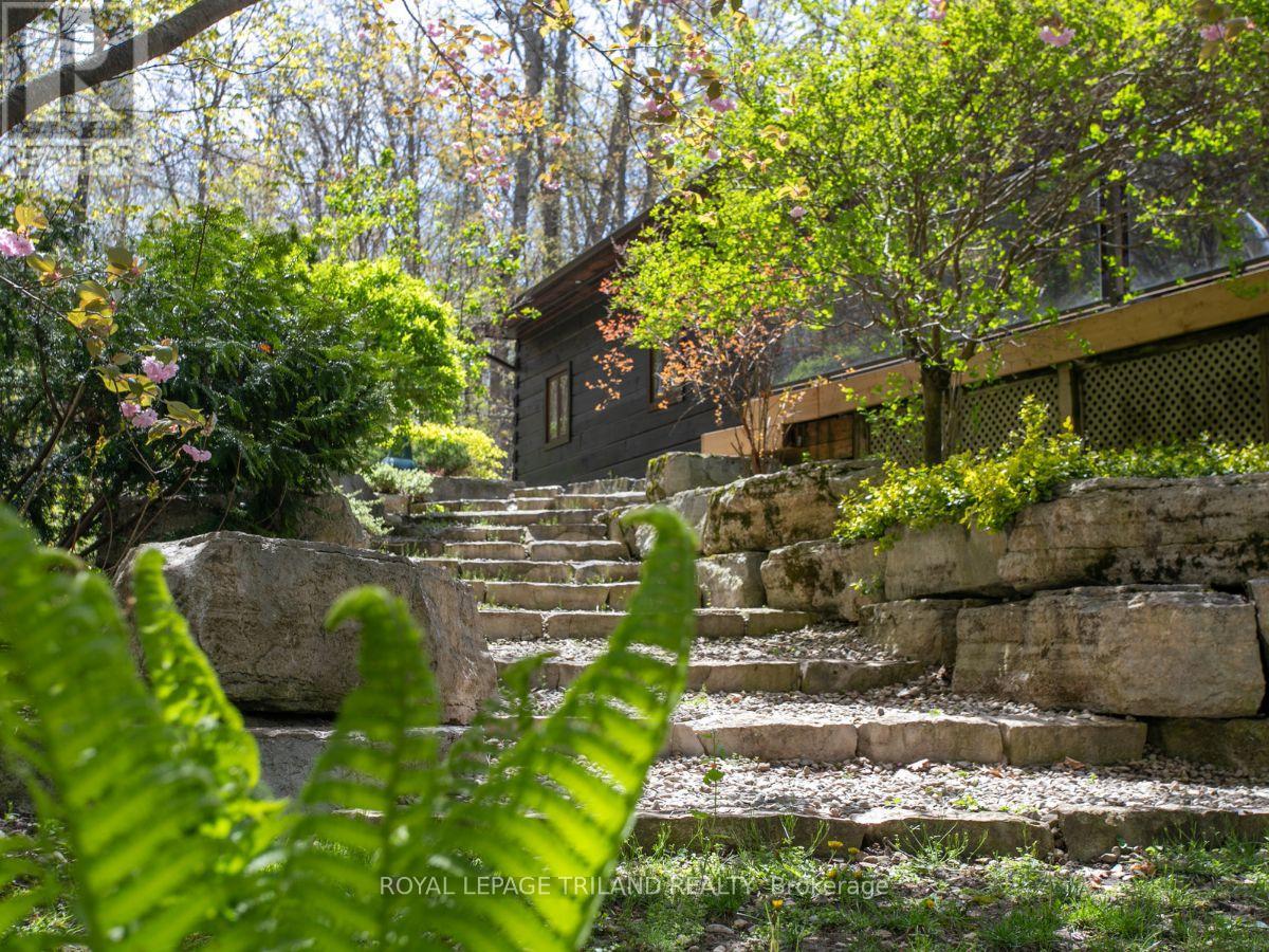 2056 MOCKINGBIRD STREET - Image 28