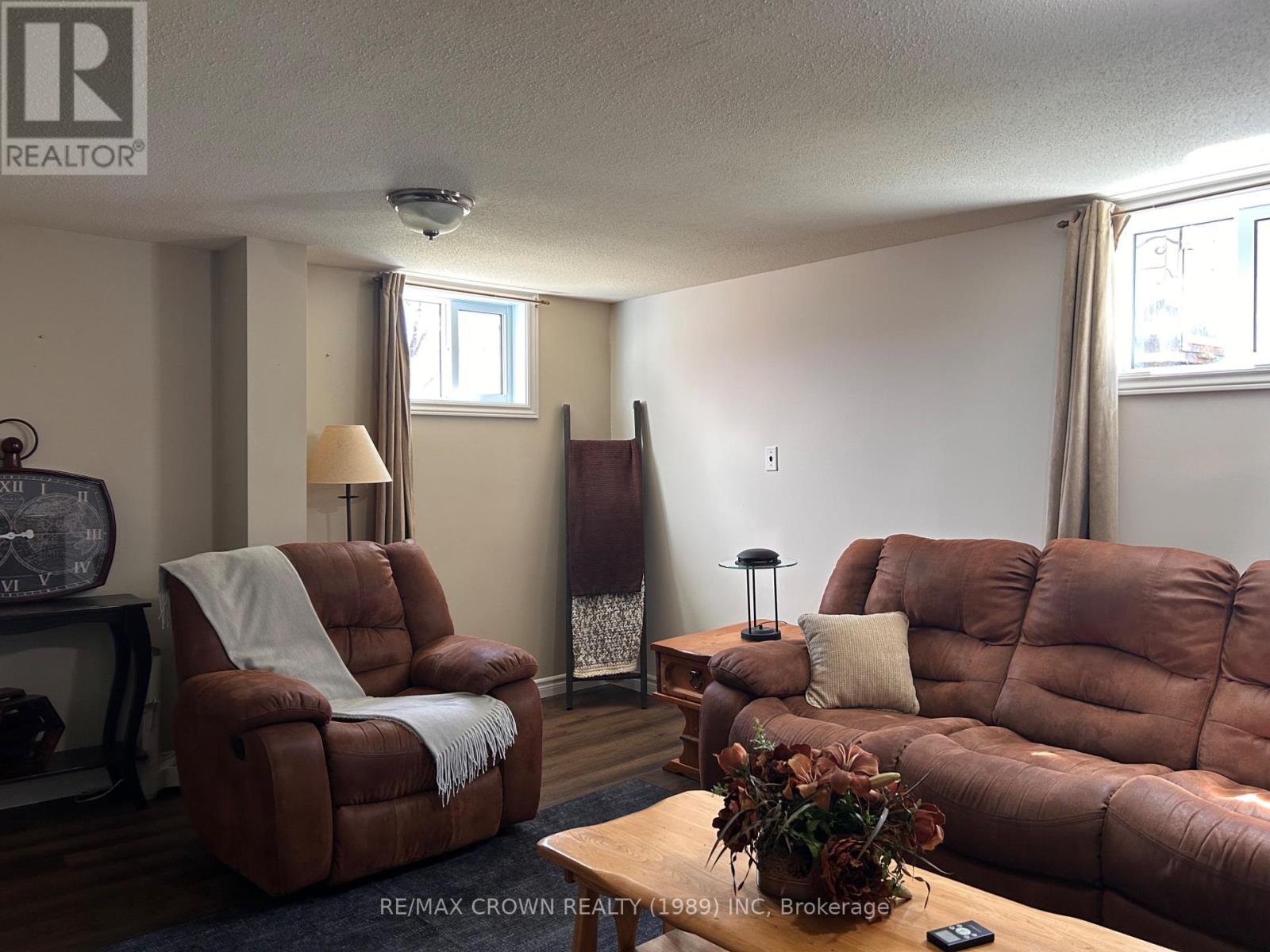 43 BOWMAN AVENUE - 38