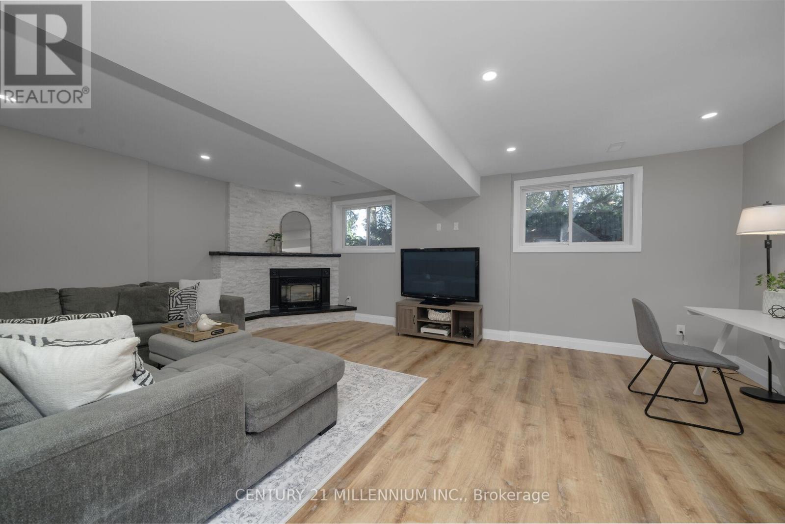 41 DOUGLAS CRESCENT - 23