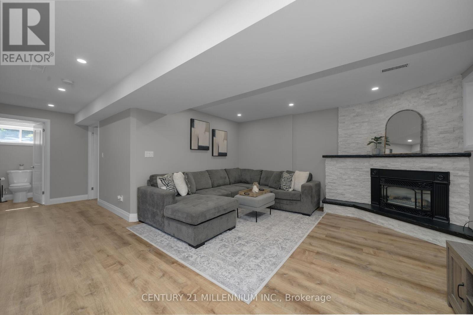 41 DOUGLAS CRESCENT - 24