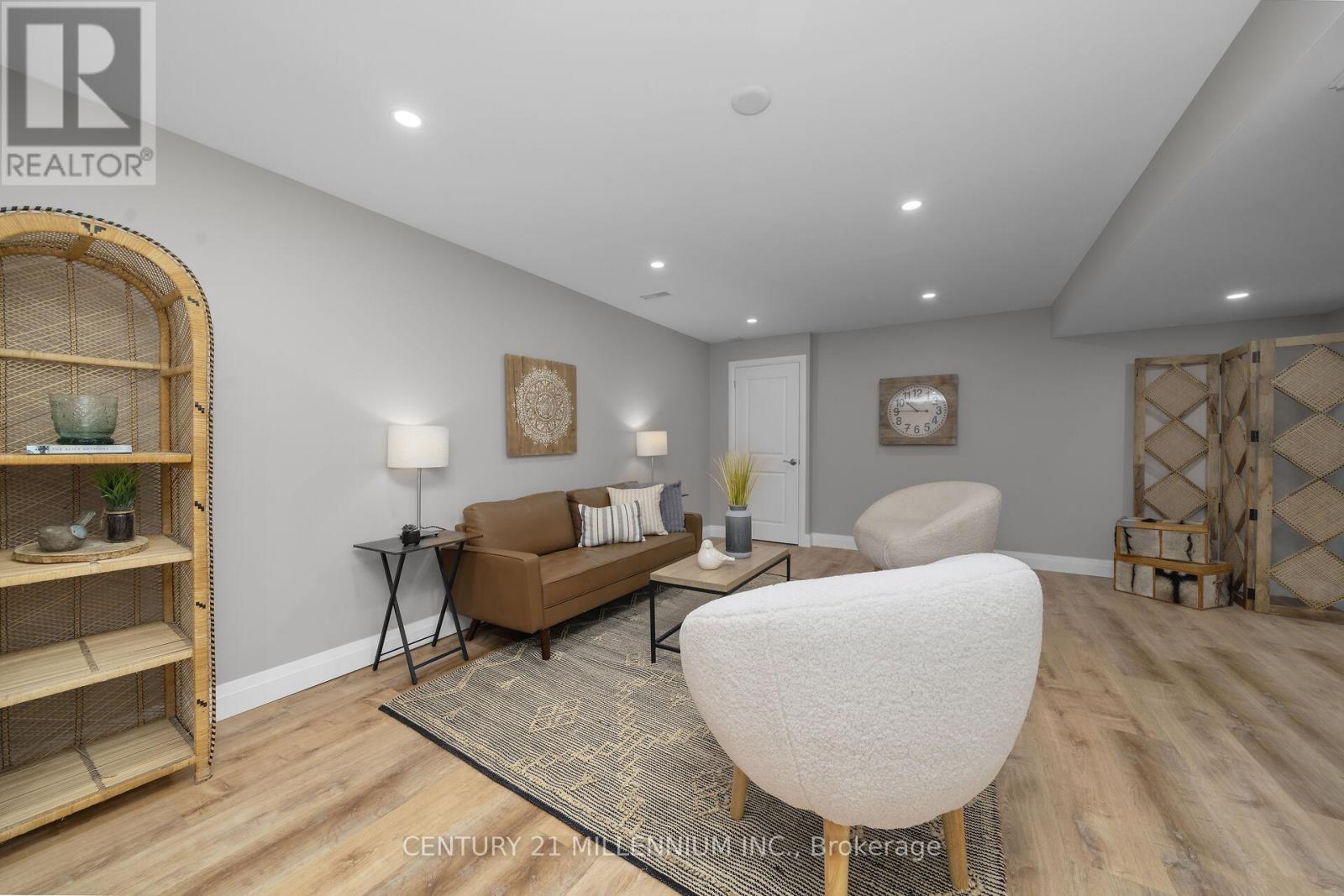41 DOUGLAS CRESCENT - 29