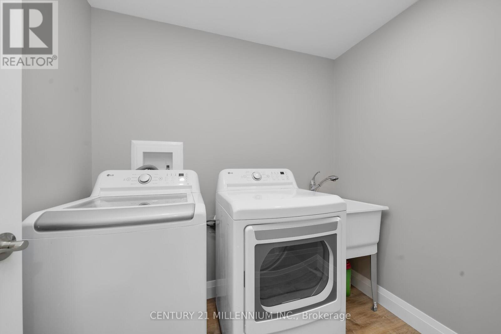 41 DOUGLAS CRESCENT - 32