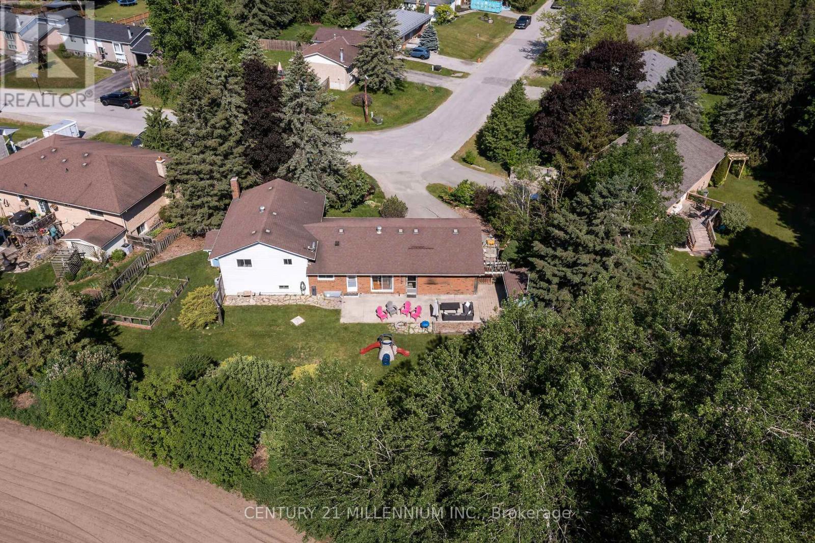 41 DOUGLAS CRESCENT - 44