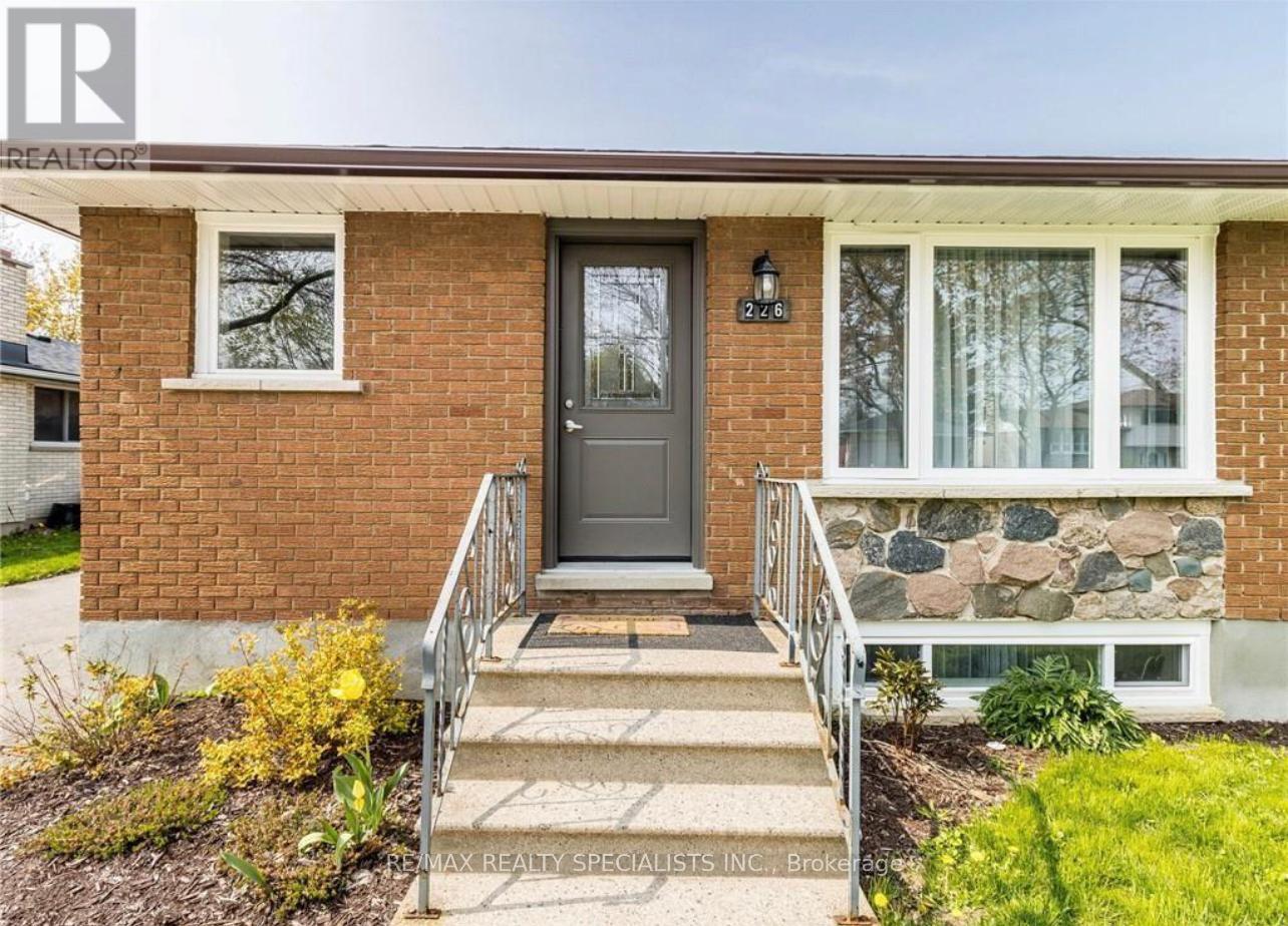 UPPER - 226 OVERLEA DRIVE — photo 2