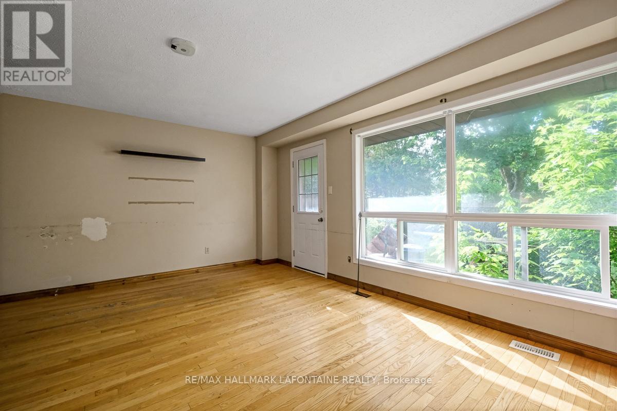 3 Bed, 2 Bath House for Sale in Ottawa – 39 – 3145 OLYMPIC WAY, Ottawa – MLS# X13414404 - Image 24