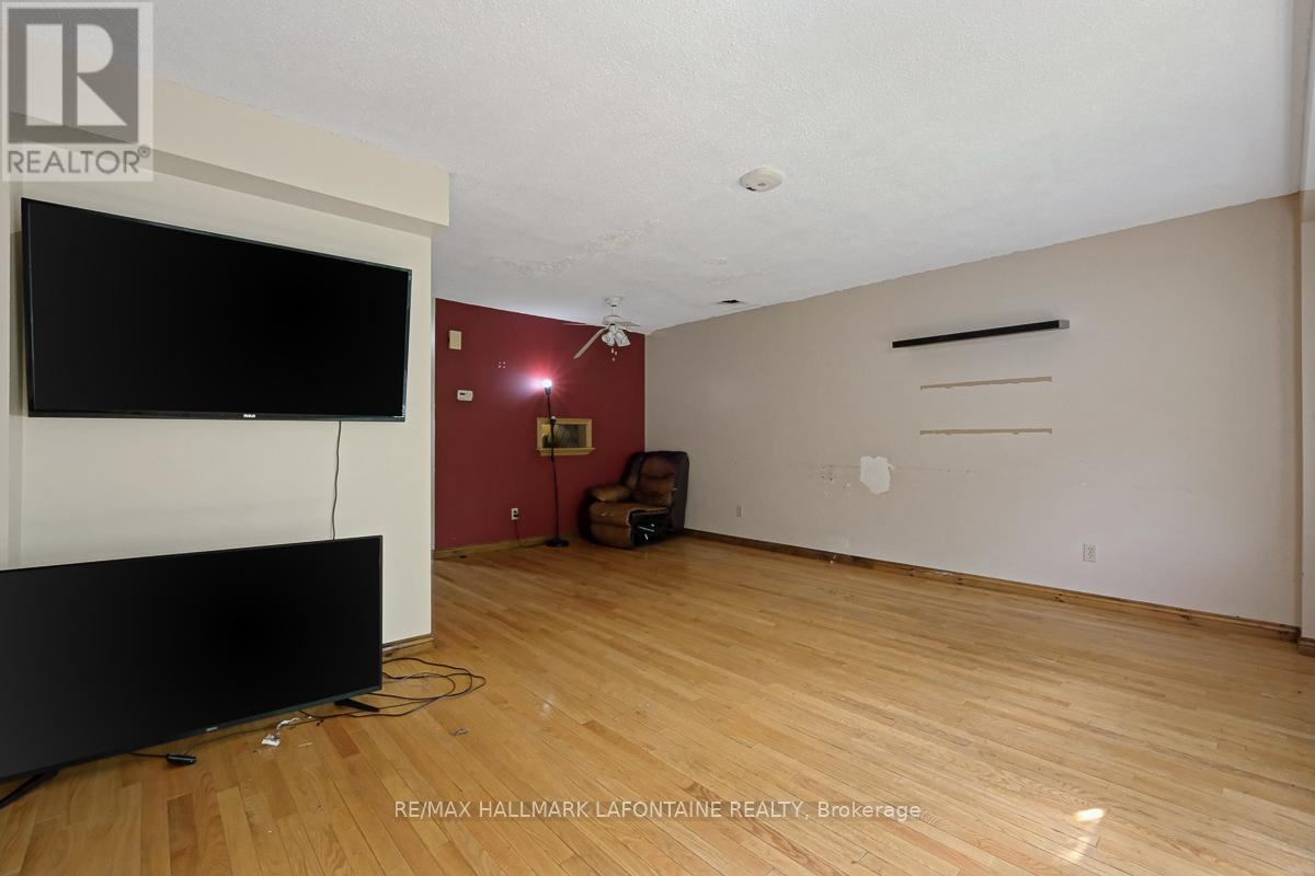 3 Bed, 2 Bath House for Sale in Ottawa – 39 – 3145 OLYMPIC WAY, Ottawa – MLS# X13414404 - Image 8