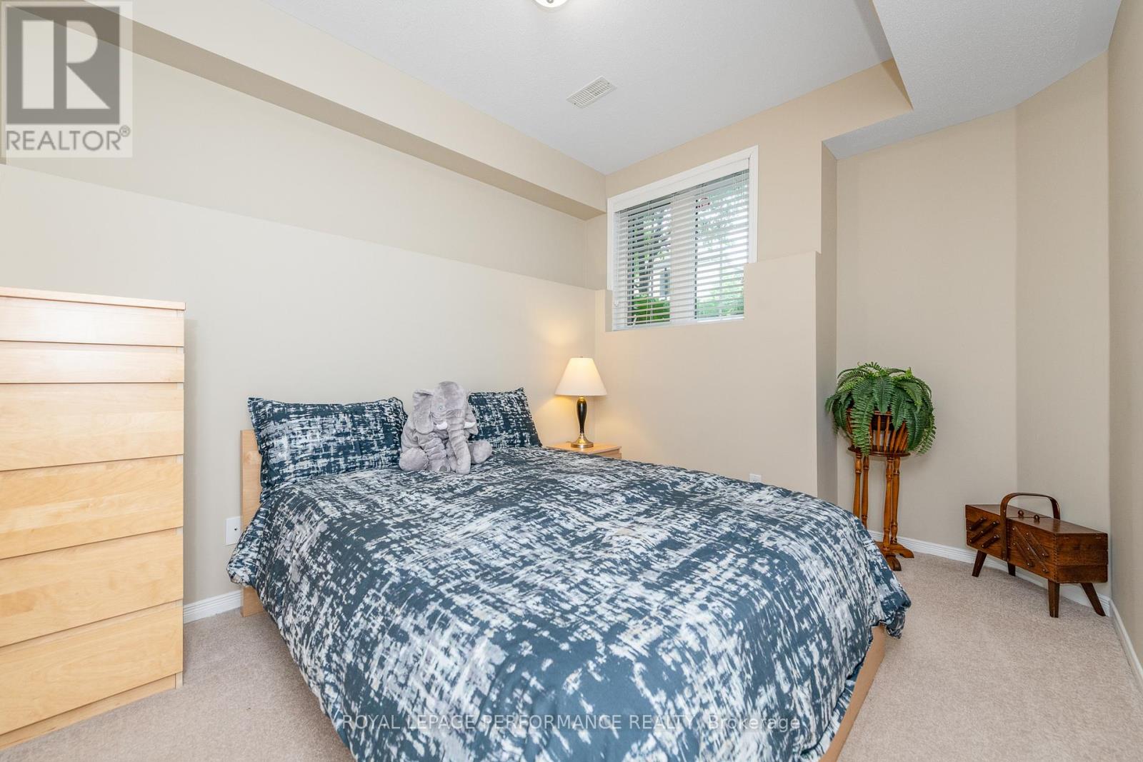 3 Bed, 2 Bath House for Sale in Ottawa – 111 STEELE PARK PRIVATE, Ottawa – MLS# X13414468 - Image 11