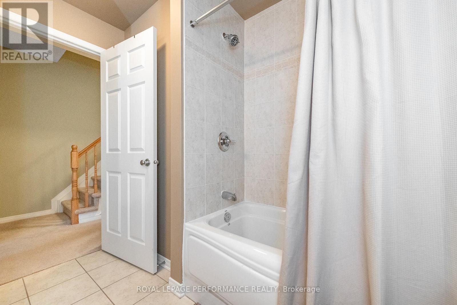 3 Bed, 2 Bath House for Sale in Ottawa – 111 STEELE PARK PRIVATE, Ottawa – MLS# X13414468 - Image 13