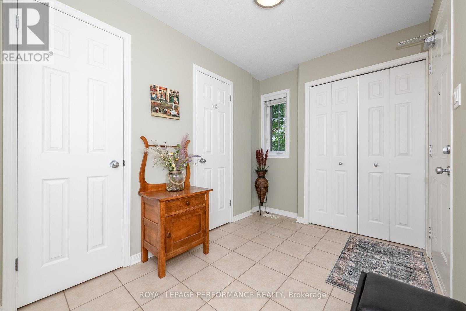3 Bed, 2 Bath House for Sale in Ottawa – 111 STEELE PARK PRIVATE, Ottawa – MLS# X13414468 - Image 9