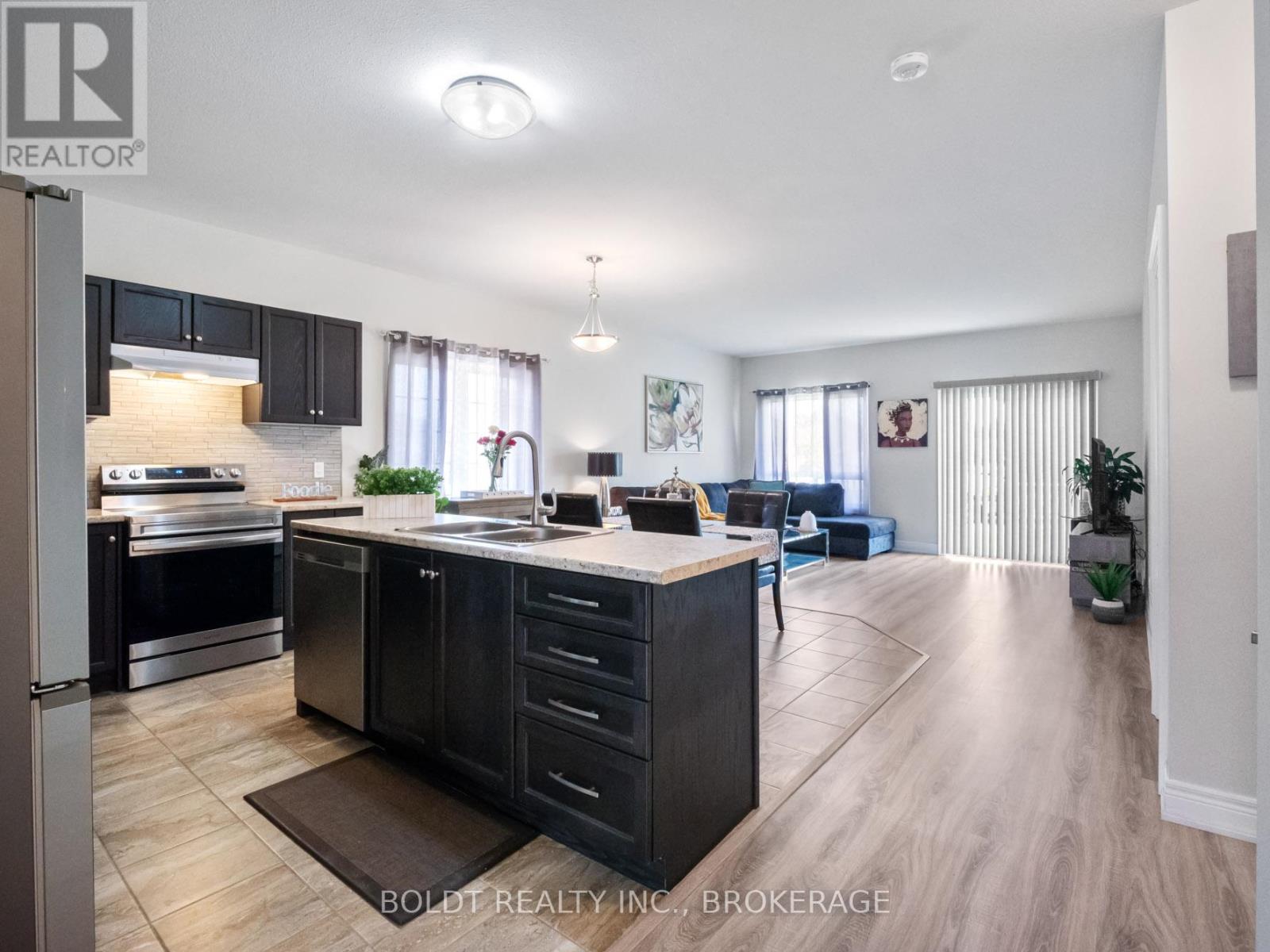 412 HUMMEL CRESCENT - 10