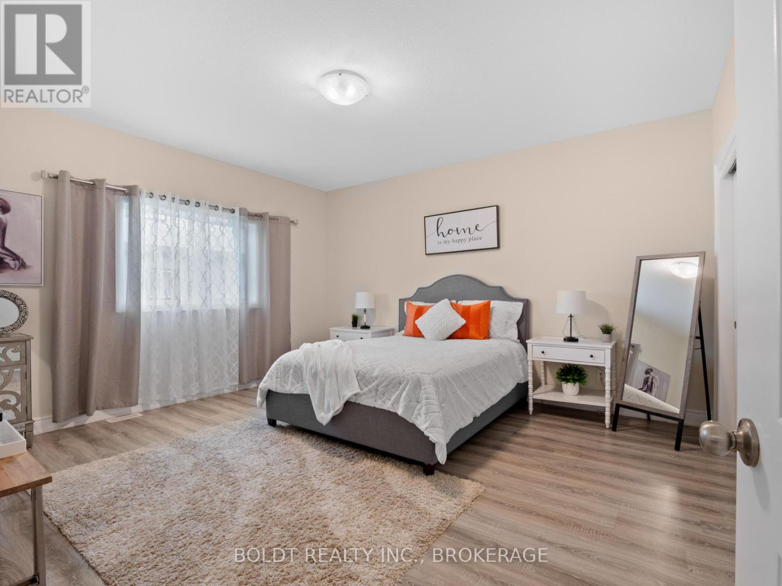 412 HUMMEL CRESCENT - 18