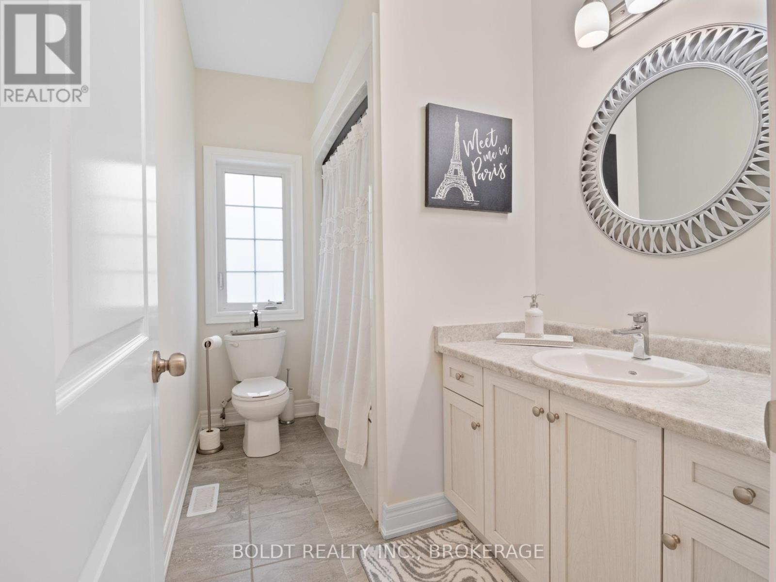 412 HUMMEL CRESCENT - 21
