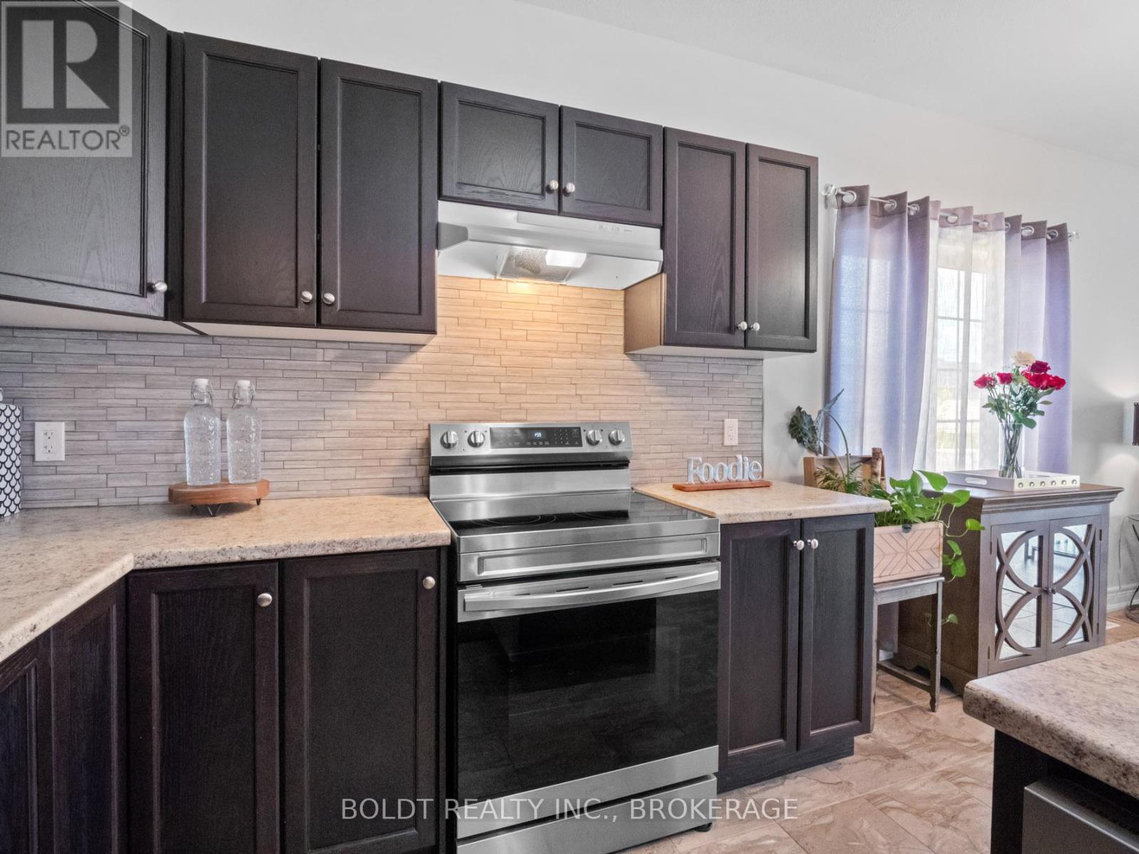 412 HUMMEL CRESCENT - 9